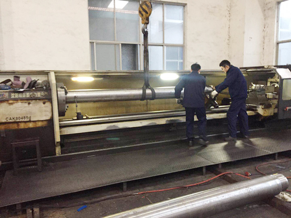  Heavy duty lathe